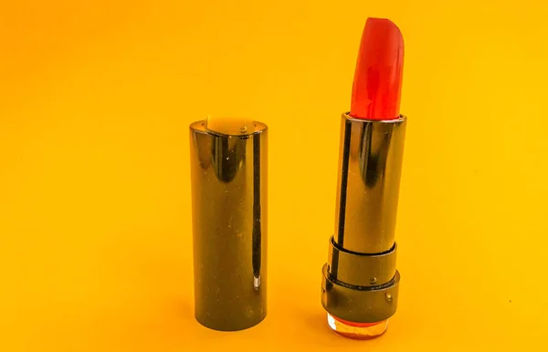 Mooie Modieuze Schoonheid Cosmetische Glamoureuze Rode Lippenstift Voor Het Aanbrengen — Stockfoto