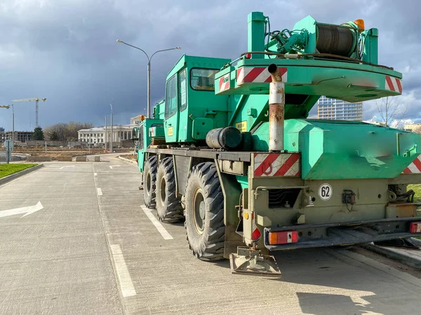 Grande Grue Construction Verte Industrielle Puissante Utilisée Dans Construction Nouveaux — Photo