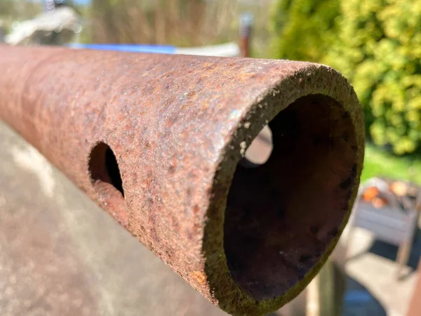 Tubulação Industrial Ferro Enferrujado Grande Diâmetro Velho Com Furos Para — Fotografia de Stock