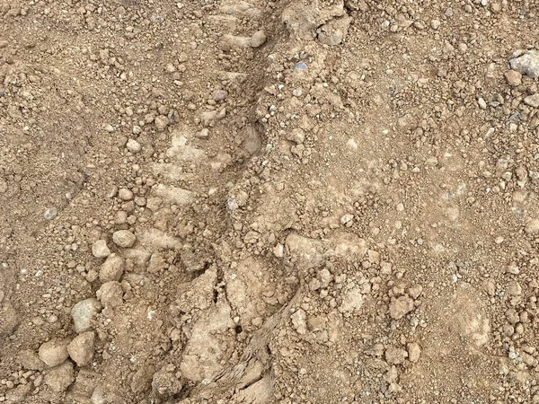黄色易碎的干沙子 地面上有小石块 — 图库照片