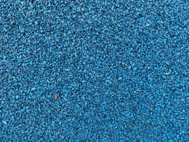 Kamu parkında ya da avluda spor alanında mavi lastik yüzey anti-travmatik güvenlik fayansı. Arka plan. Doku.