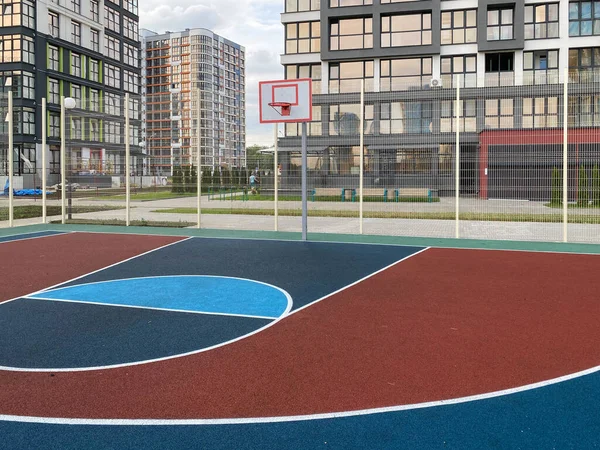 Beautiful Safe New Modern Sports Playground Basketball Streetball Basketball Hoop — Stock Photo, Image