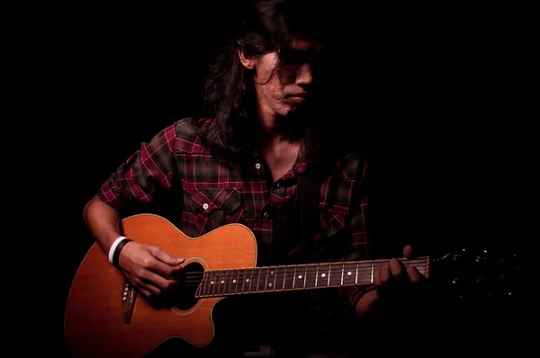 Long hair guy playing guitar acoustic — Stock Photo, Image