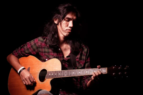 Long hair guy playing guitar acoustic — Stock Photo, Image