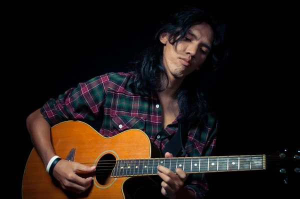 Long hair guy playing guitar acoustic — Stock Photo, Image