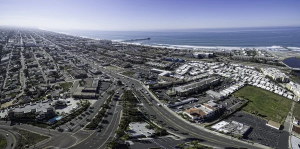 Big city near ocean — Stock Photo, Image