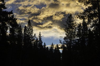 Vermilion göller ve Mount Rundle