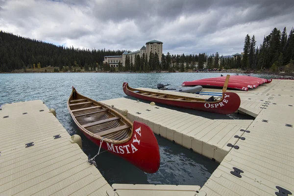 Canoas en el lago Louise —  Fotos de Stock