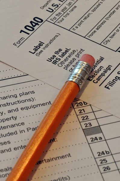 Steuerformular mit Bleistift — Stockfoto