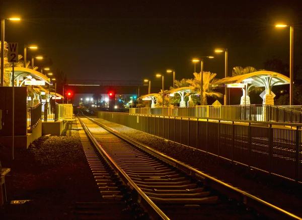 Treinstation 's nachts — Stockfoto