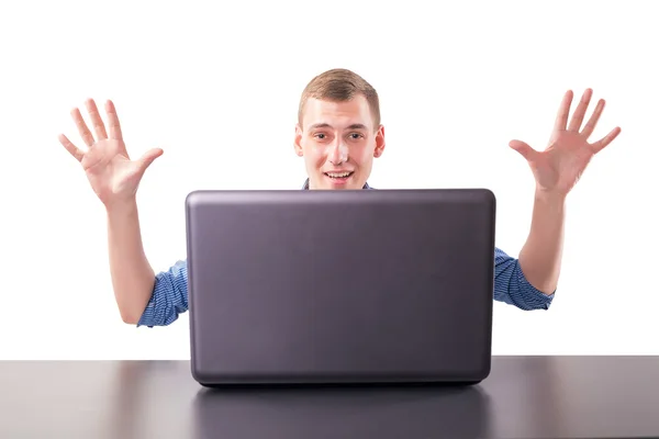 Upphetsad man på laptop — Stockfoto