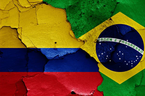 Vlajky Kolumbie Brazílie Malované Popraskané Zdi — Stock fotografie