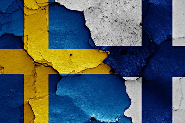 Zászló Svédország Finnország Festett Repedt Falra — Stock Fotó