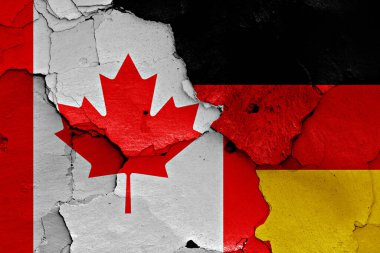 Kırık duvarda Kanada ve Almanya bayrakları