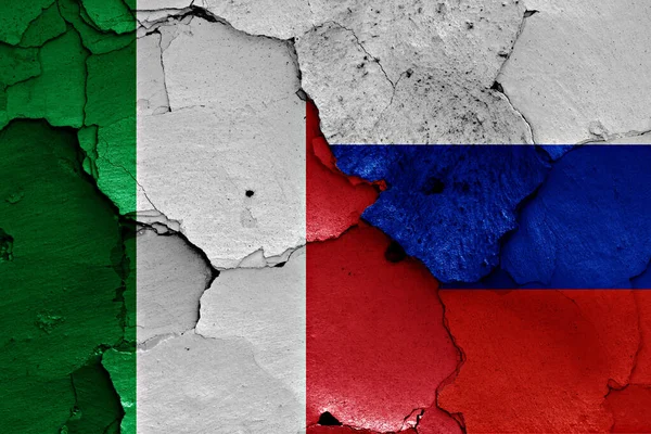 Vlaggen Van Italië Rusland Geschilderd Gebarsten Muur — Stockfoto