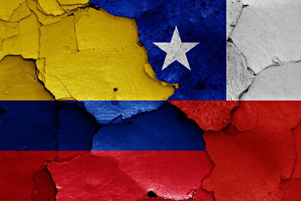 Kırık Duvarlarda Kolombiya Şili Bayrakları — Stok fotoğraf