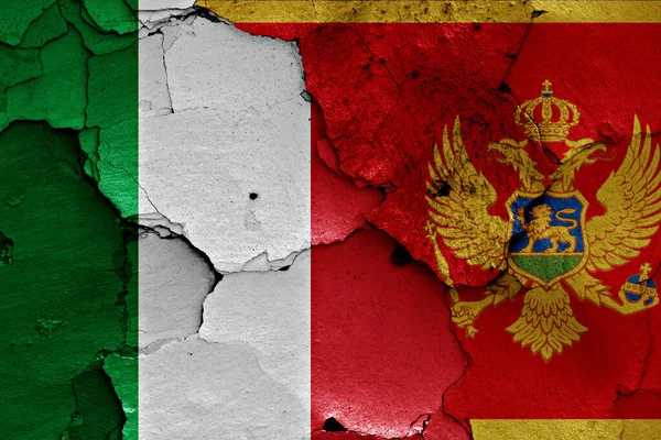 Flagi Włoch Czarnogóry Malowane Pękniętej Ścianie — Zdjęcie stockowe