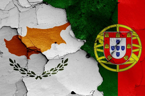 Banderas Chipre Portugal Pintadas Sobre Una Pared Agrietada —  Fotos de Stock