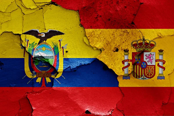 Kırık Duvarda Ekvador Spanya Bayrakları — Stok fotoğraf
