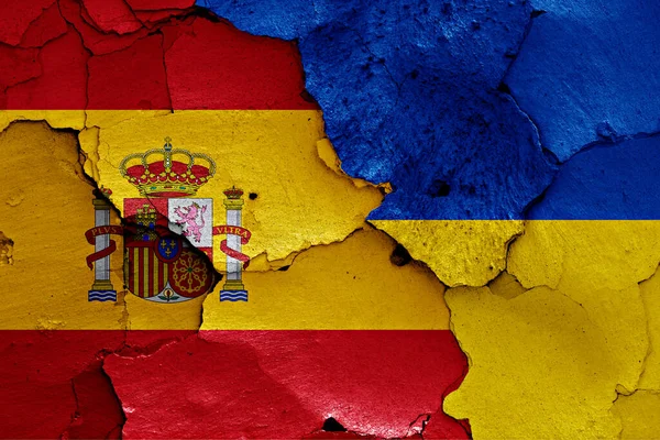 スペインとウクライナの旗が割れた壁に描かれた — ストック写真