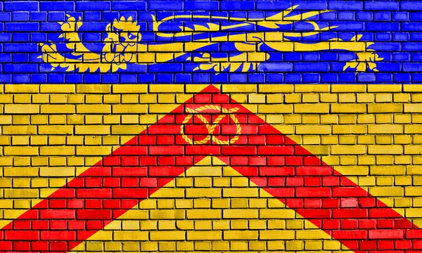 벽돌 벽에 그려진 스 태 포드 셔의 국기 — 스톡 사진