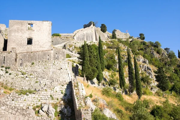 Ruiner av festningen St John over Kotor i Montenegro – stockfoto