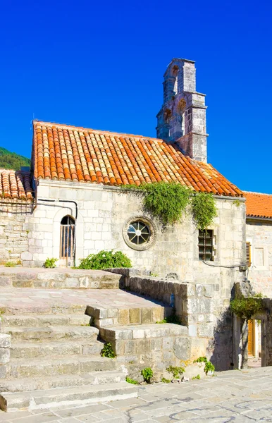 Igreja da Virgem Maria no centro da cidade velha Budva, Montenegro — Fotografia de Stock