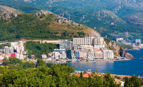 Cidade costeira Rafailovici, Budvanska Riviera, Montenegro . — Fotografia de Stock