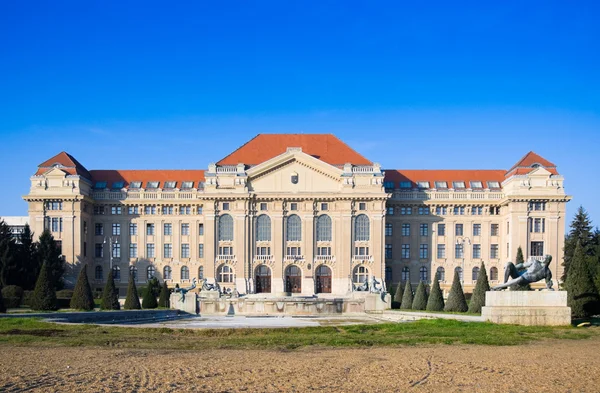 Universidade Lajos Kossuth, Debrecen, Hungria — Fotografia de Stock