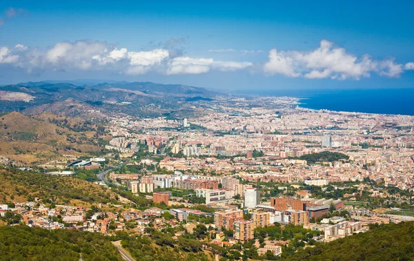 Panoramiczny widok na Barcelonę z tibidabo, Hiszpania — Zdjęcie stockowe