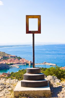 Bakır çerçeve Collioure, Fransa karşı. Bu kareler nerede boyalı sanatçı Matisse şehir manzarasına bu yerlerde bulunmaktadır