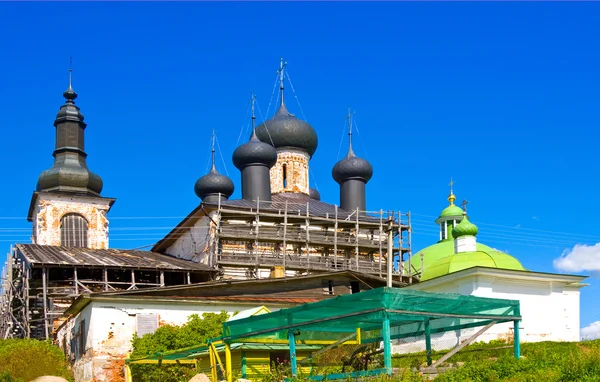 Igreja da Santíssima Trindade e catedral Cristo Ressurreição no Mosteiro da Ressurreição Goritsy Região de Vologda, Rússia — Fotografia de Stock