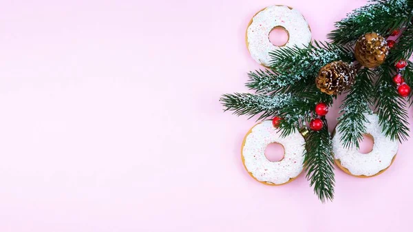 Natal Fundo Doce Brinquedo Árvore Natal Donut Pendurado Ramo Árvore — Fotografia de Stock