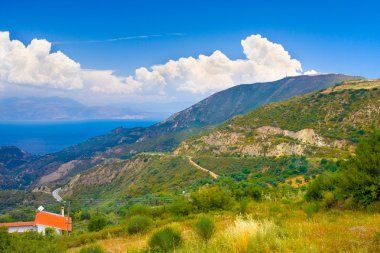 Dağlar ve deniz, Peloponnese, Yunanistan görüntüleme