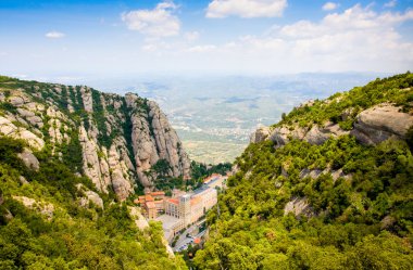 Havadan görünümü montserrat Manastırı. Santa maria de montserrat dağ montserrat, Katalonya, İspanya monistrol de montserrat içinde yer alan bir benedictine abbey olduğunu.