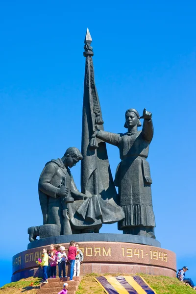 CHEBOKSARY, CHUVASHIA, RÚSSIA MAIO, 9: Monumento dos Heróis no Parque da Vitória em 9 de maio de 2014. Chebokasary capital da República de Chuvash. centro administrativo, científico, industrial e cultural Fotos De Bancos De Imagens