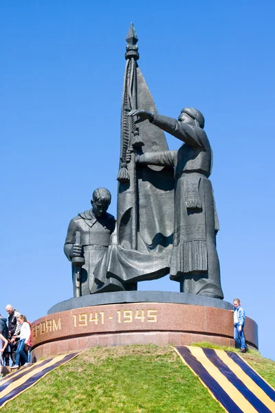 Cheboksary, Tjuvasjien, Ryssland, 9 maj: Monument of Heroes i Park segern på kan 9,2014. Chebokasary huvudstad i Tjuvasjiska republiken. administrativa, vetenskapliga, industriella och kulturella center — Stockfoto