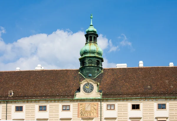 The sundial and mechanical watches on Amalienburg ( Amalia Palace) in the Hofburg, Vienna, Austria — Stock Photo, Image