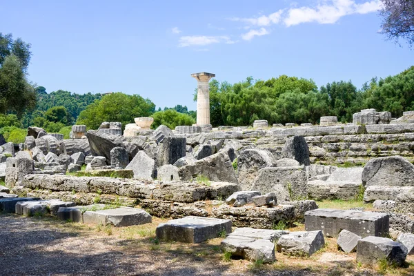 Olimpia, Ελλάδα - 13 Ιουνίου 2014: Οικοδομικά λείψανα αρχαίας Olimpia στον αρχαιολογικό χώρο στην Ελλάδα στις 13 Ιουνίου του 2014 — Φωτογραφία Αρχείου