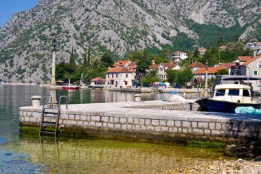 Köy Orahovac. Kotor Körfezi, Karadağ