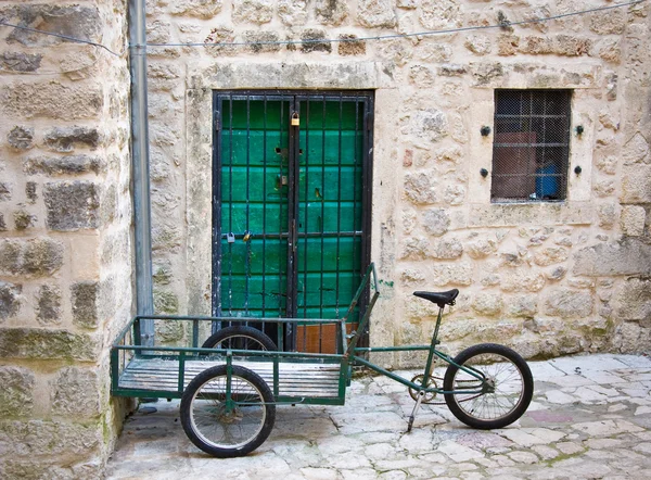 Bike-cart in yard,  Kotor, Montenegro — Stock Photo, Image
