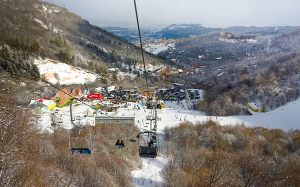 Tzahkadzor, Arménie - 3 ledna 2014: Výhled na lyžařské a klimatické resort. — Stock fotografie