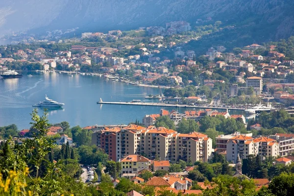 Pohled na letovisko Budva na pobřeží Jaderského moře, Černá Hora — Stock fotografie