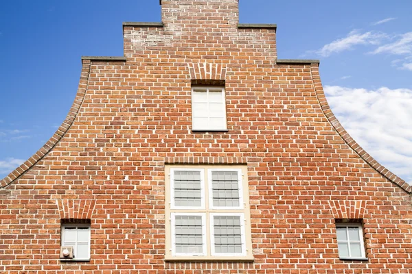 Fachada de tijolo de casas típicas holandesas — Fotografia de Stock