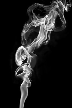 Gri duman siyah arka plan üzerine izole