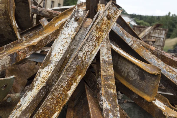 Large rusty steel beams for recycling — Stock Photo, Image