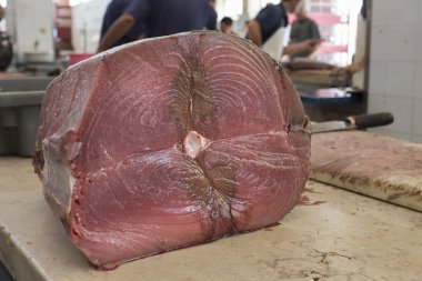 bir Pazar taze ton balığı