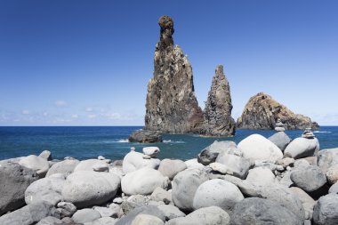 kaya oluşumları Madeira'nın (Portekiz) sahil