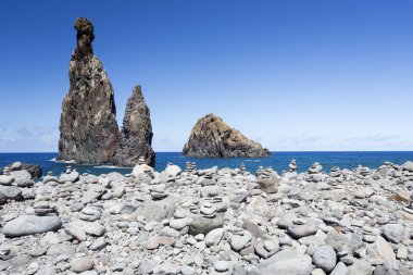 kaya oluşumları Madeira'nın (Portekiz) sahil