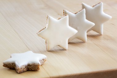 Tarçınlı yıldız Noel kurabiyeleri